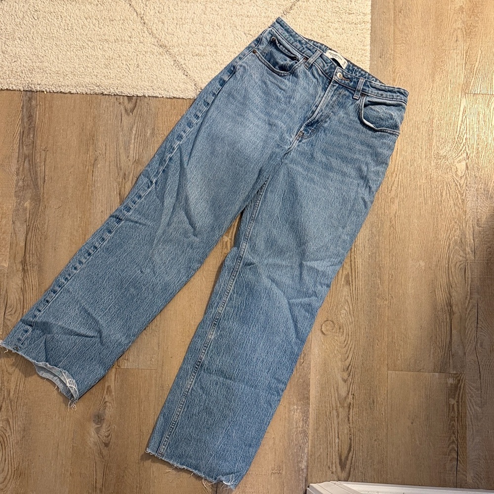 Abercrombie & Fitch 90s Relaxed Jean Curve Fit Light Blue Straight Leg Jeans